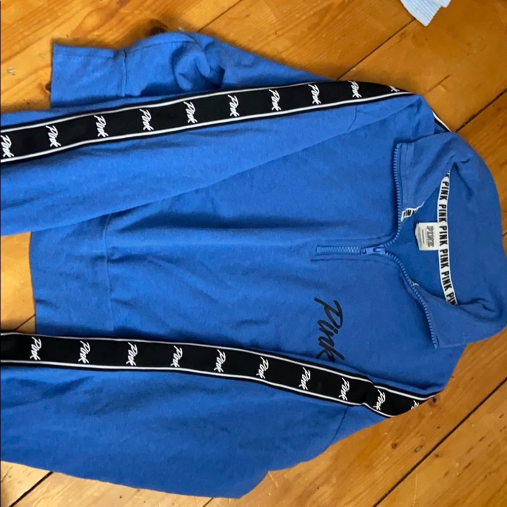blue cropped light sweatshirt